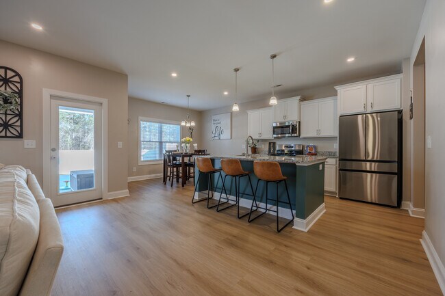 Photo - 328 Peeler Cir