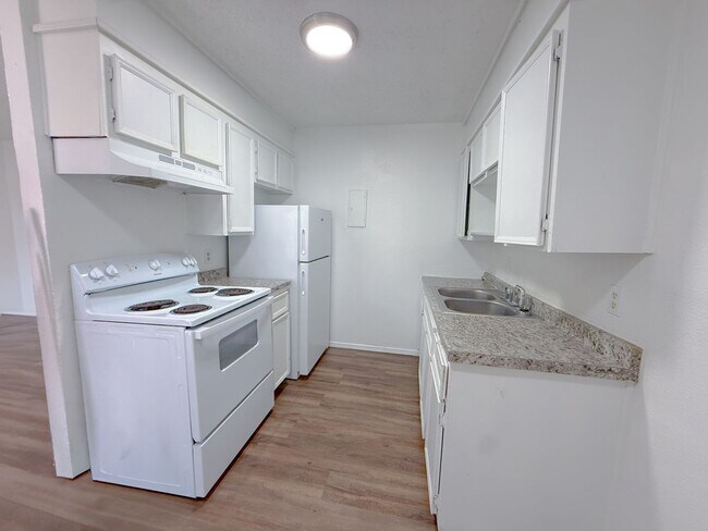 Photo - Spacious 1 Bedroom Apartment in Lubbock! Unit F28