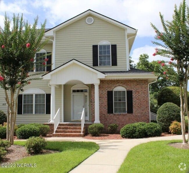 Building Photo - Furnished 3 Bedroom, 2 Bathroom in Sea Tra... Rental