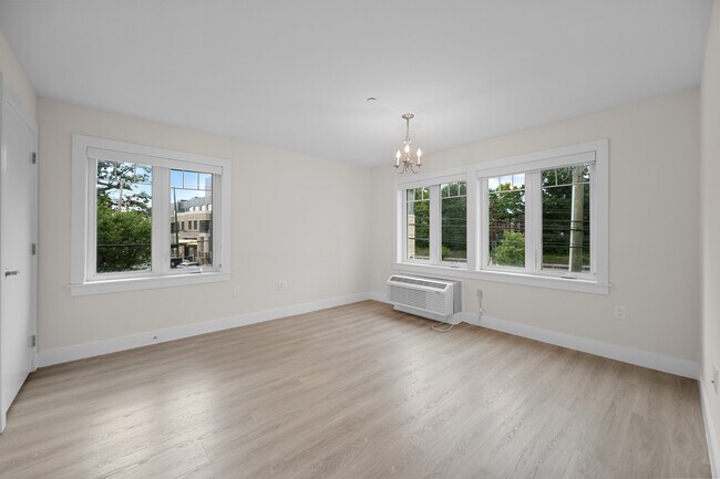 Corner-Unit MBR w Natural Light - 50 Six Calvert Apartments