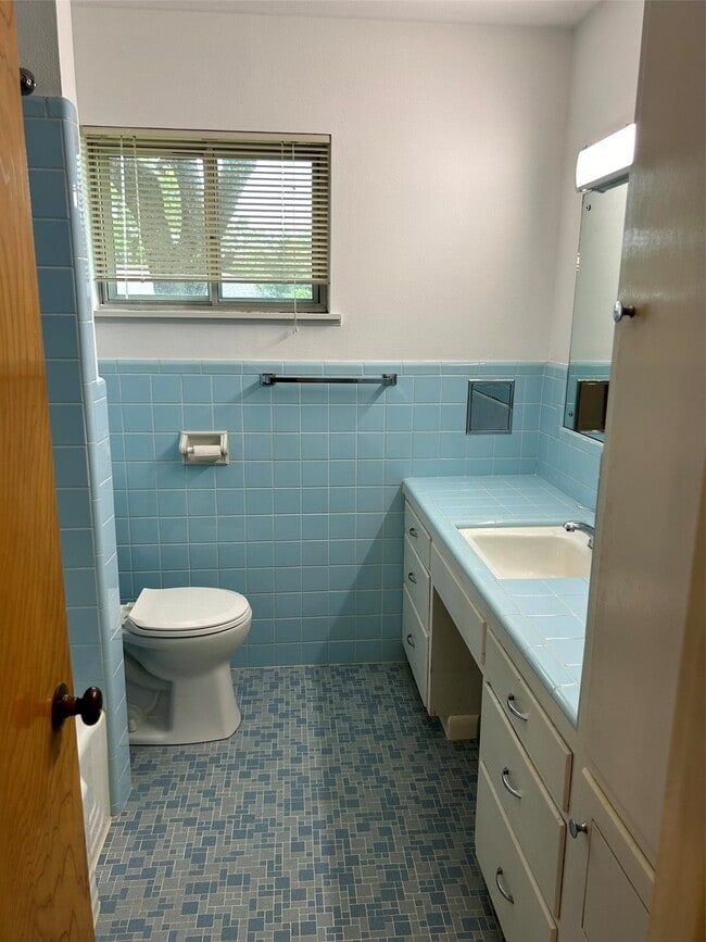 Photo - 1902 Gillette St