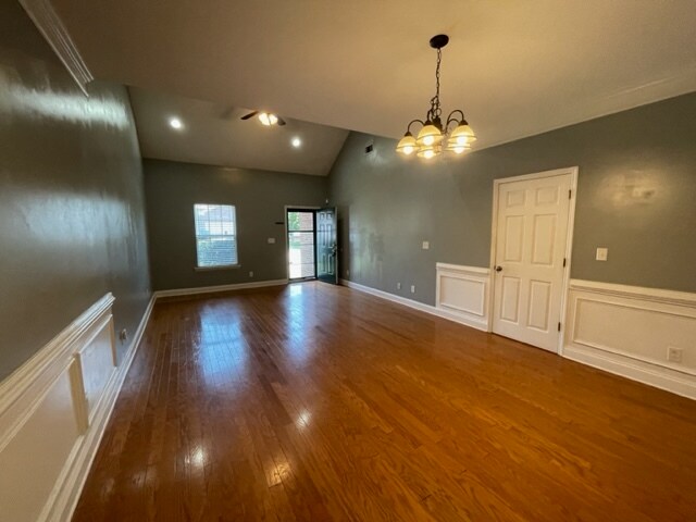 Photo - 423 Bowen Falls