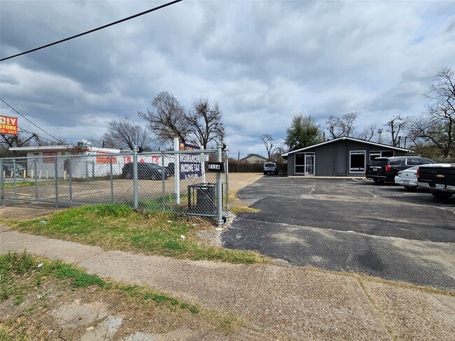 Photo - 2116 Lockwood Dr