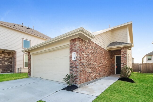 Photo - 17311 Desmond St