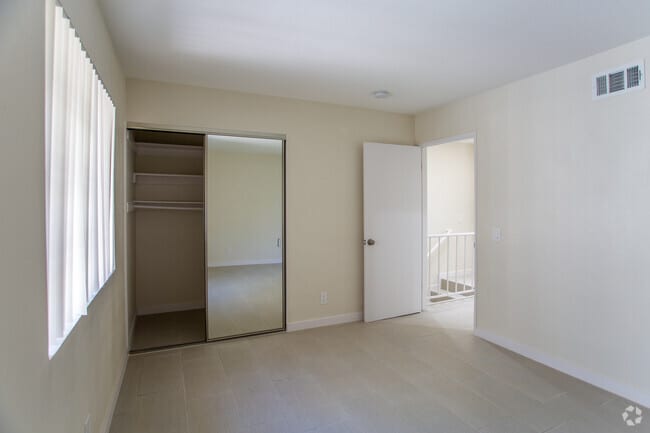 2BR, 1.5 BA-1000 SF