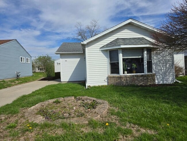 Building Photo - 2 Bedroom Home in Bloomington!