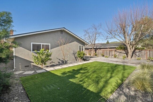 Photo - 918 Las Pavadas Ave