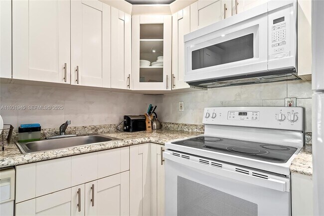 Building Photo - 210 172nd St Unit 533