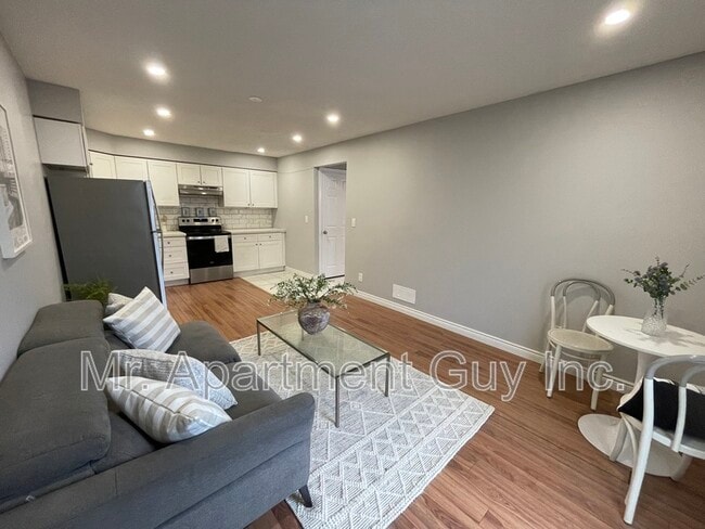 Building Photo - 30 William St Unit Main Suite