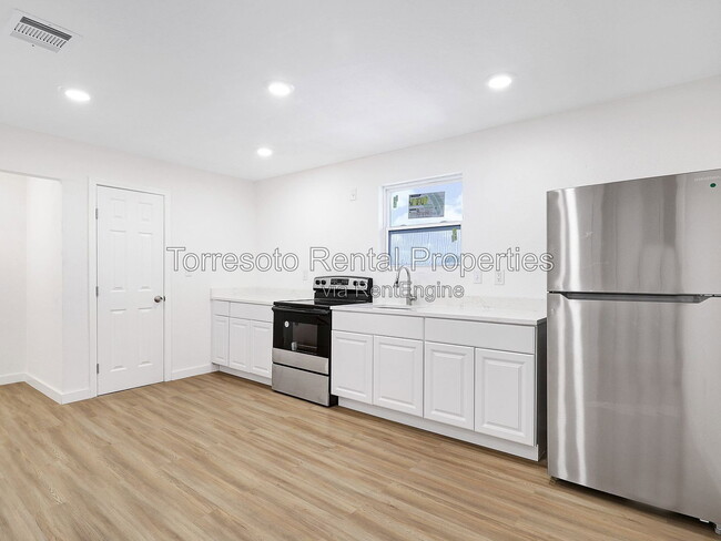 Photo - 2326 Cincinnati Ave Unit D