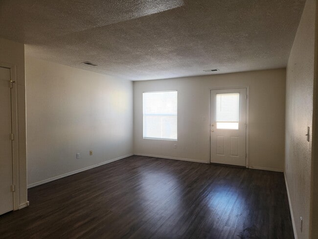 Photo - 5833 Sandoval Dr NE