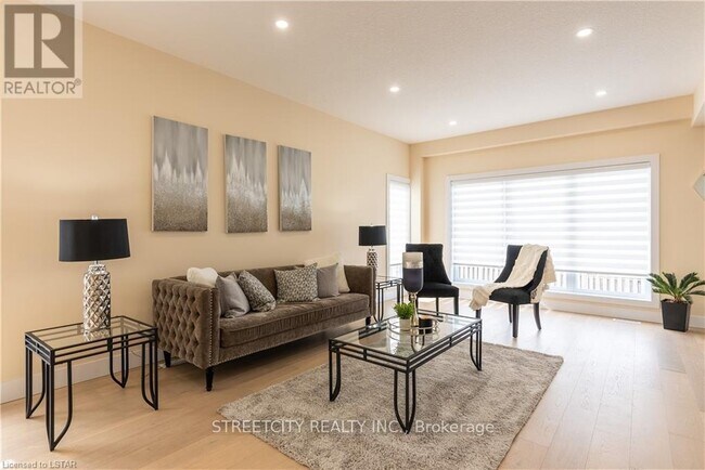 Photo - 1511 Dylan St