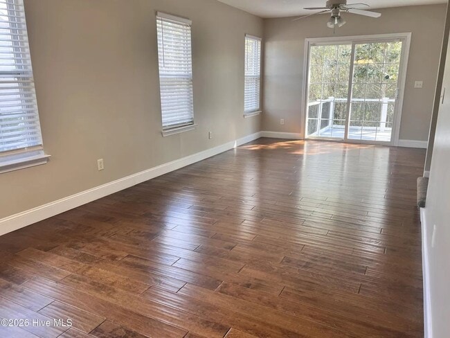 Photo - 3 Bedroom & 2.5 Bathroom Townhouse