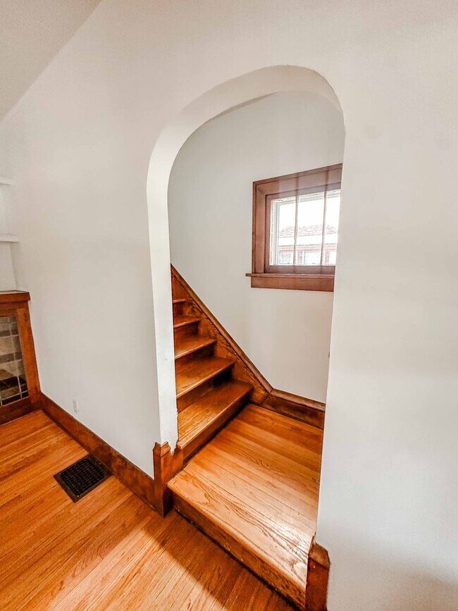 Photo - Move In Ready Gem on Lowe Rd. - West End