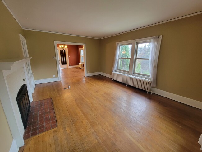 Photo - 2002 E 1st St Unit Upper