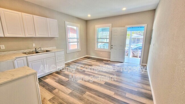 Photo - 1366 Bridier St