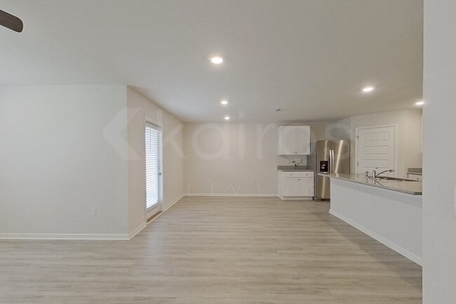 Photo - 102 Metalmark Dr