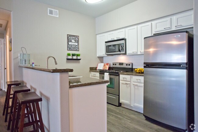 2BR, 2BA - 983 SF - Town Center