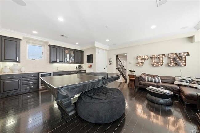 Building Photo - 633 12th St