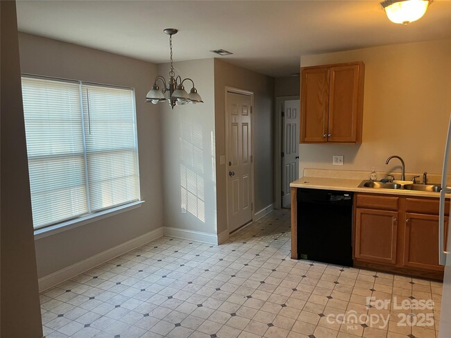 Photo - 1923 Crestmont St