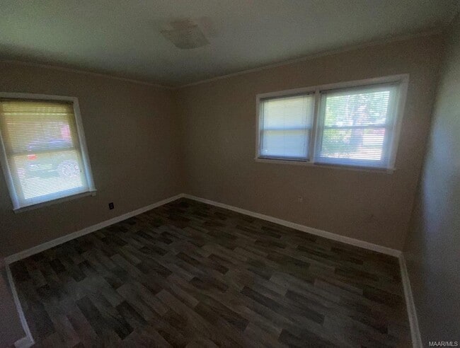 Photo - 2454 Spruce Curve