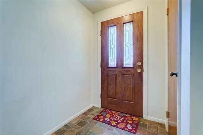 Photo - 984 Danby Dr