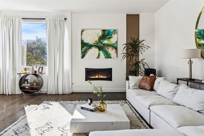 Photo - 306 W Pierce St