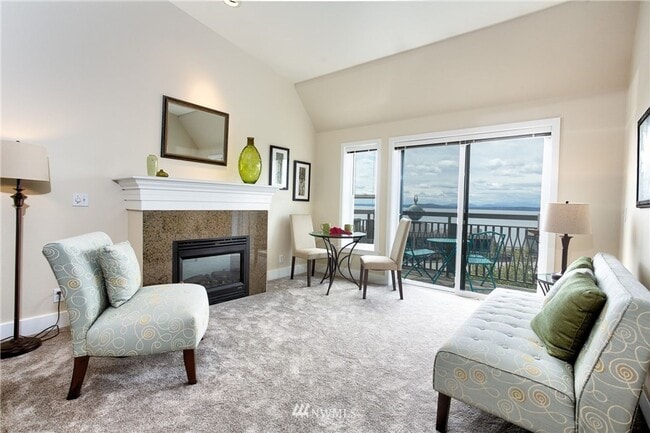 Building Photo - Queen Anne Apartment - Elliot Bay Sunset V... Unit 505