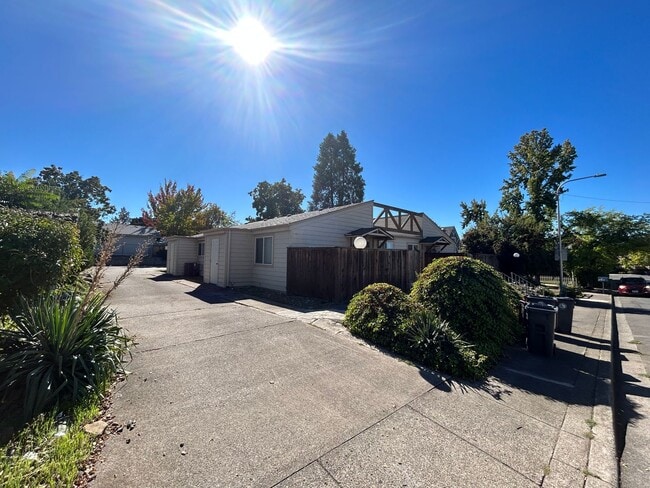 Photo - 6600x3n - 1042, 1044, 1046, 1048 Woodrow Lane Unit 1048