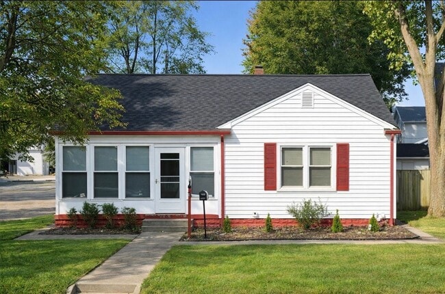 Building Photo - Farrington Grove 2 bdrm, 1 bath Beauty – Fenced Yard + Garage!