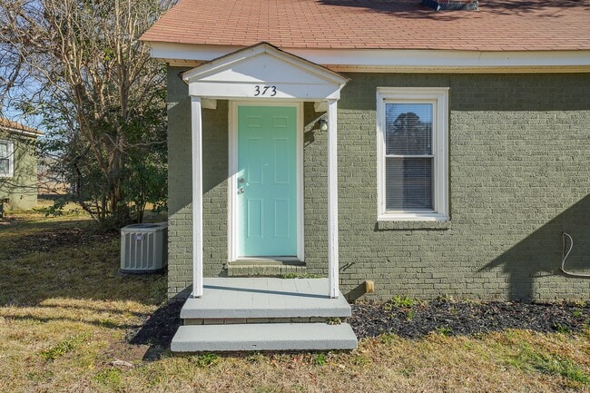 Photo - 373 Spring St SW