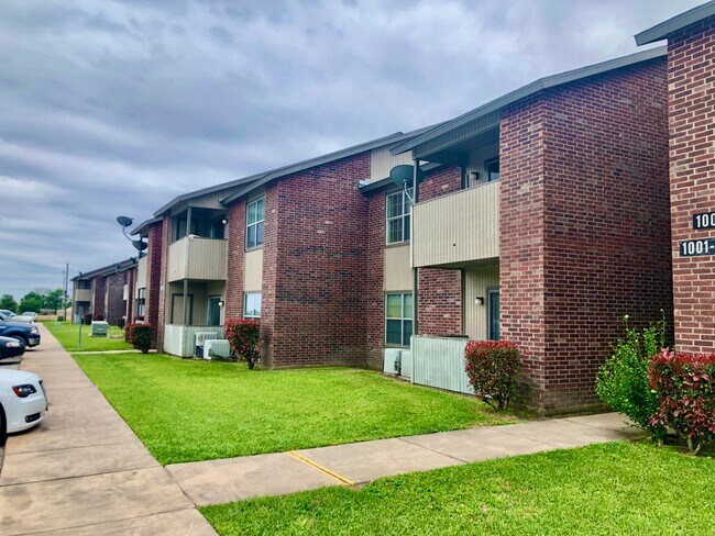 Photo - Lakeview Apartments Unit 1000