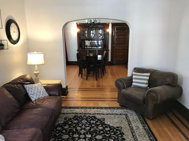 Photo - 915 E 19th St