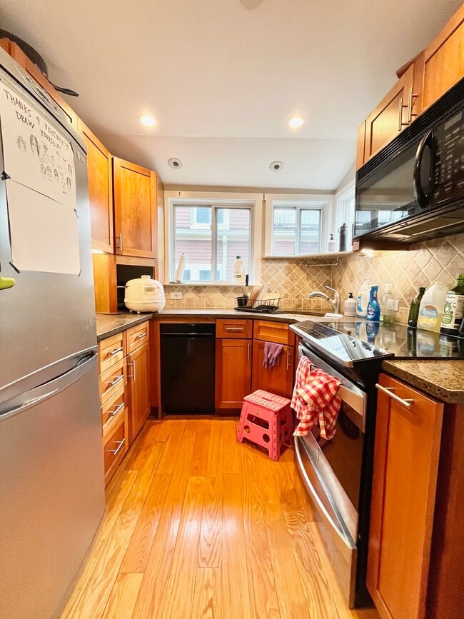 Photo - 180 Hillside St Unidad 4