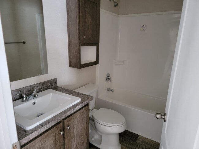 Photo - 112 Sheppard Ave