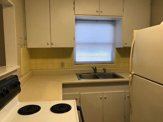 Photo - 3 Bedroom House on Desiree Ct. Available Now!