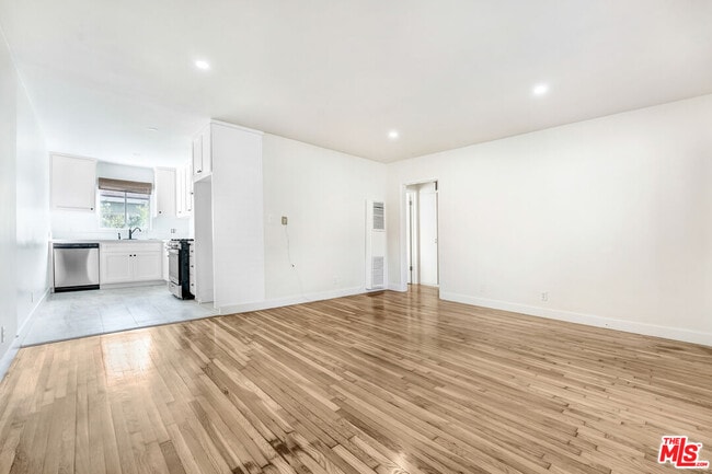 Building Photo - 1908 12th St Unit 1