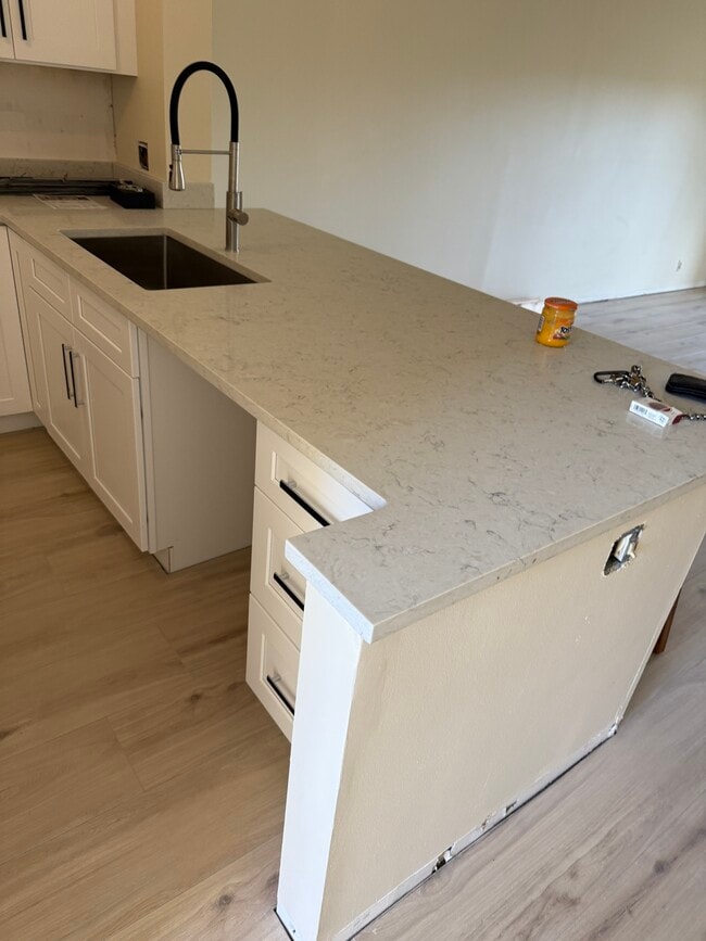 Kitchen - 126 S Cypress Rd Unidad Cypress park condominium