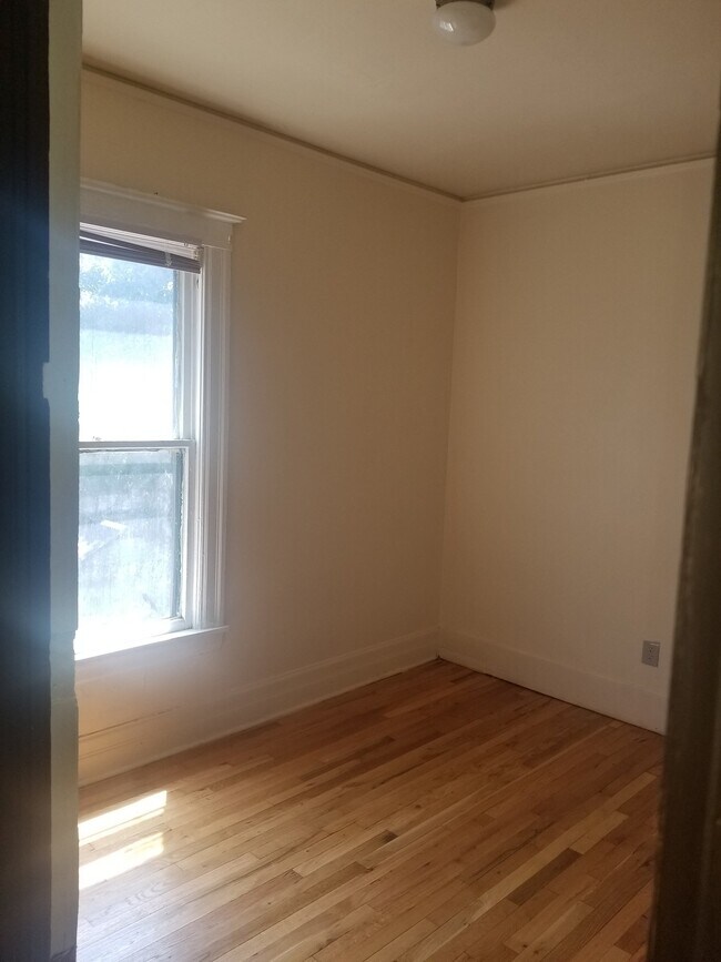 4529 Commonwealth St Unit 2