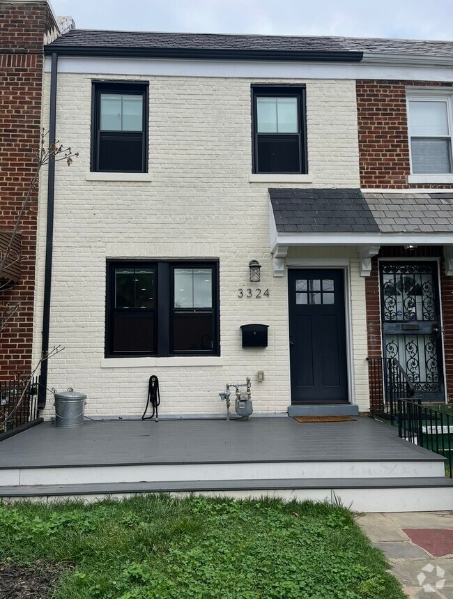 Building Photo - 3324 Clay St NE Rental