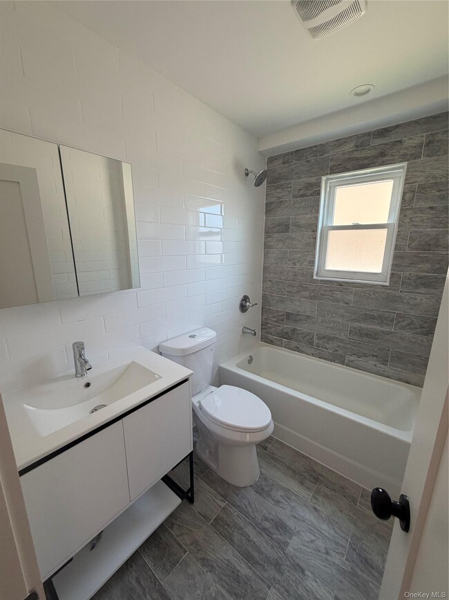 Photo - 342 E 234th St