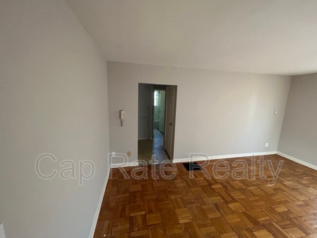 Photo - 107 N Hampton Rd