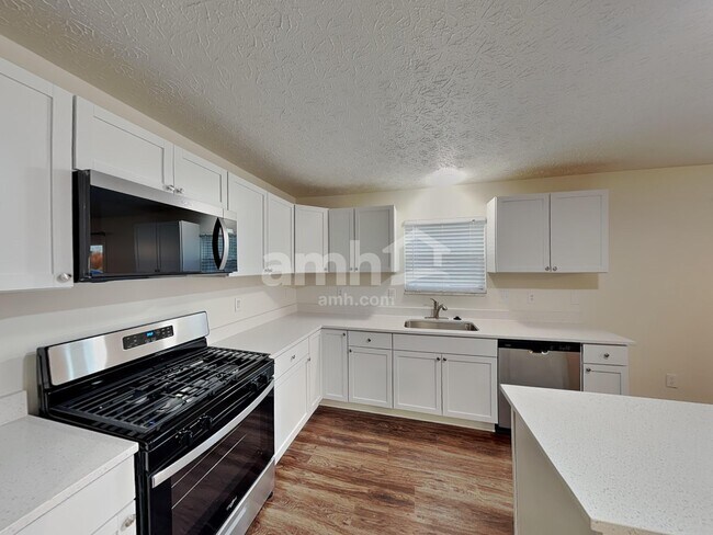 Photo - 912 Wallace Dr