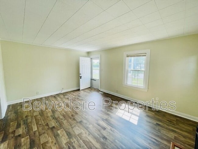 Photo - 810 Elwell Ave