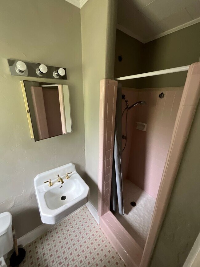 Photo - Cozy 1/1 Cottage at Hill Loop in Bonifay with Water/Sewer, Garbage, and Lawn Maintenance Included!