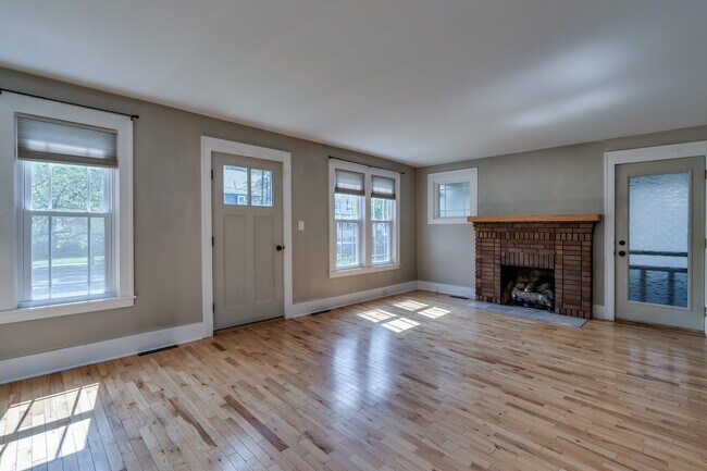 Photo - 721 Nellis St