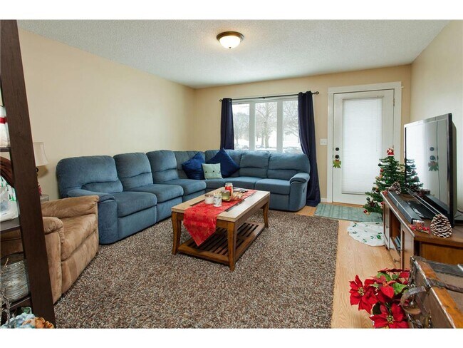 Photo - 831 Weeks Ave SE