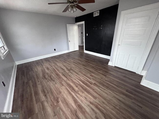 Photo - 25 E Main St