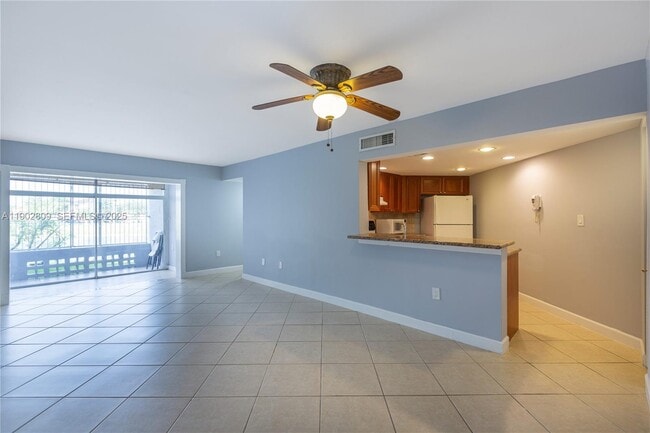 Photo - 10257 NW 9th St Cir Unidad 106-10