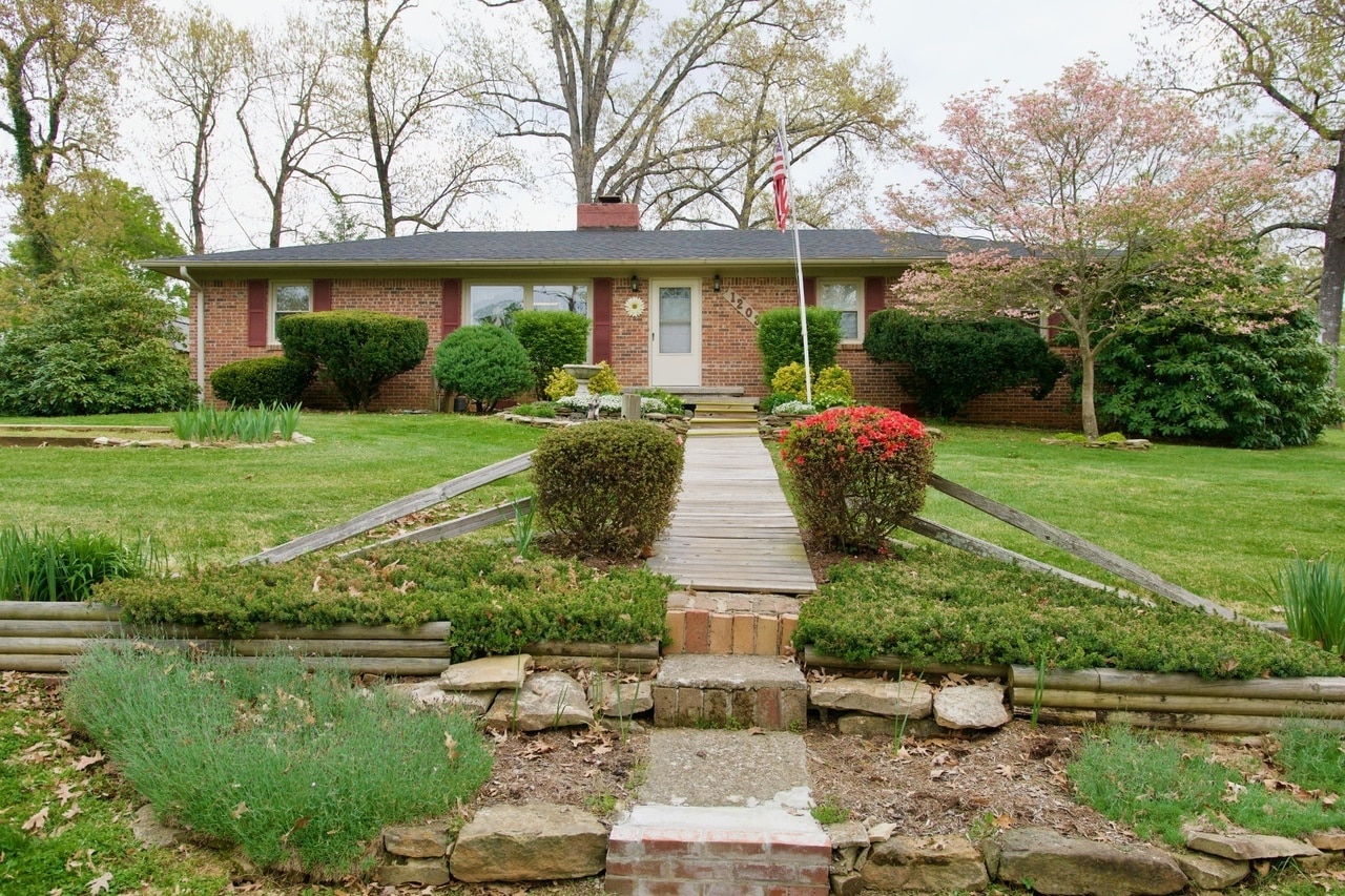 Photo - 1203 E White Oak Dr